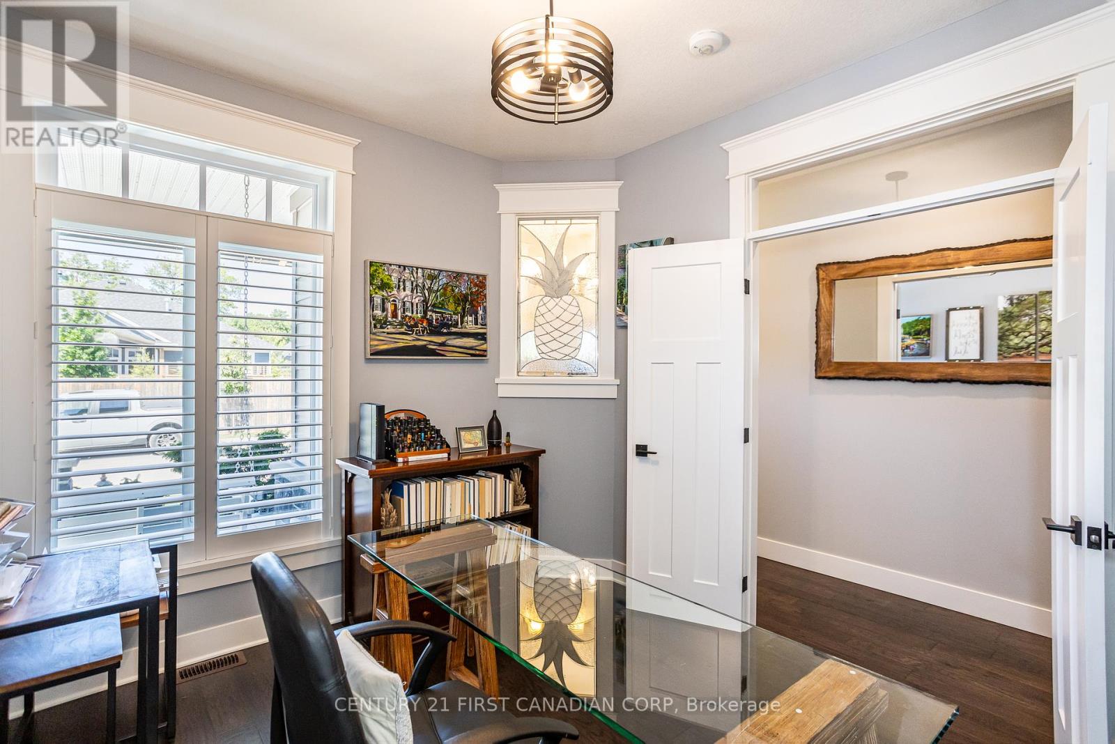 7 Sunrise Lane, Lambton Shores, Ontario  N0M 1T0 - Photo 8 - X12372967