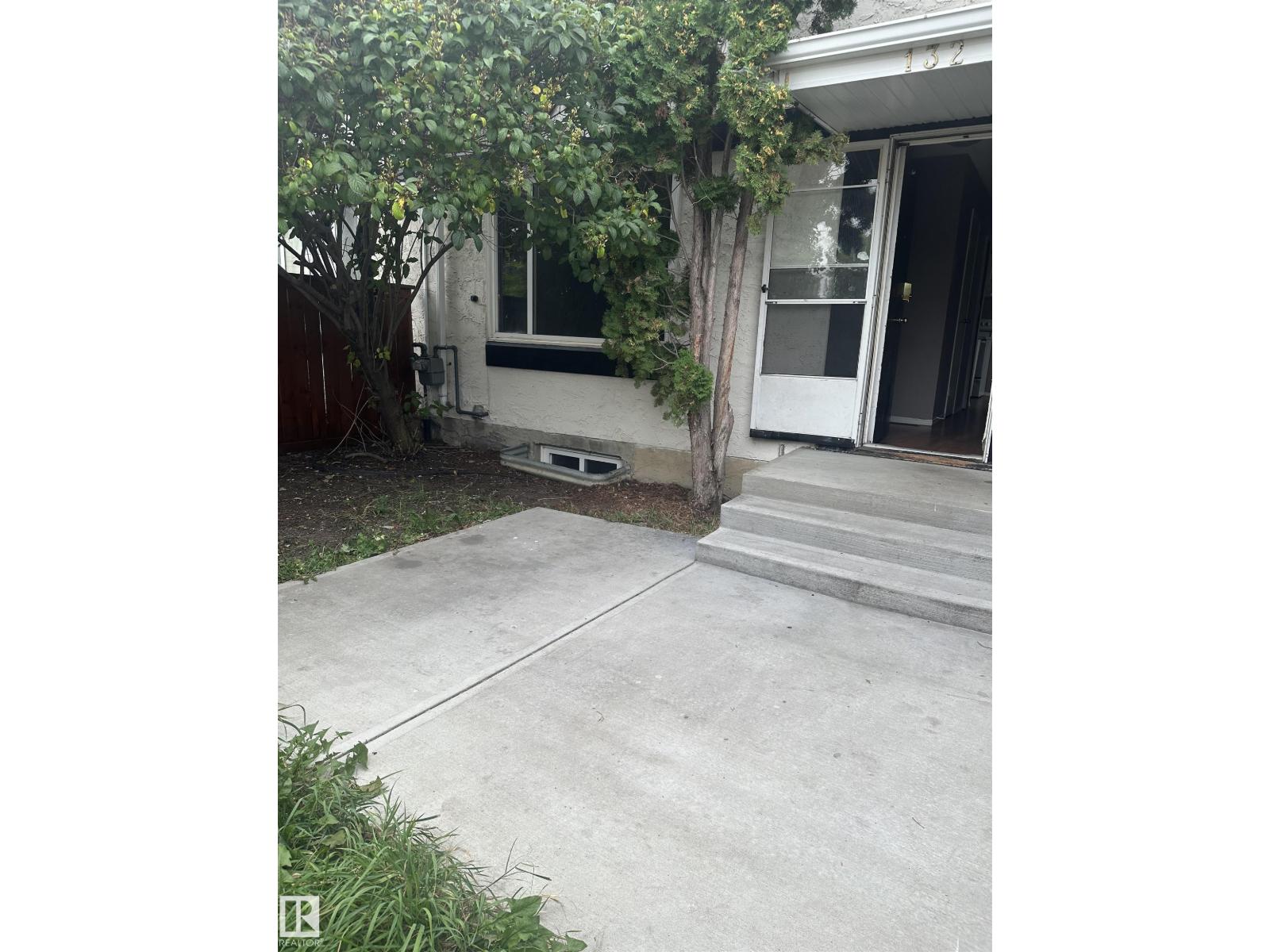 132 Primrose Gardens Gd Nw, Edmonton, Alberta  T5T 0R1 - Photo 4 - E4455581