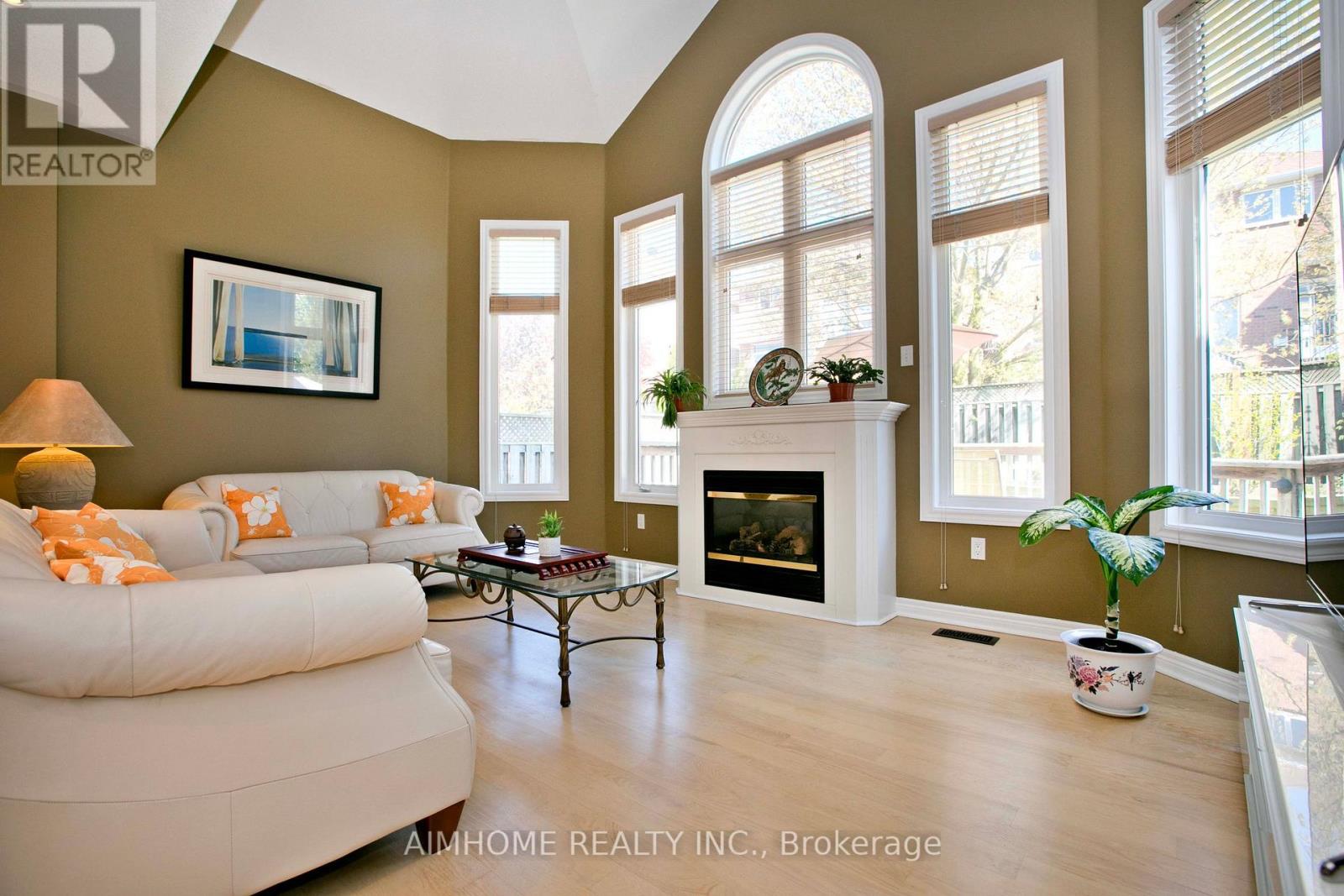 99 Colesbrook Road, Richmond Hill, Ontario  L4S 2G3 - Photo 11 - N12372994