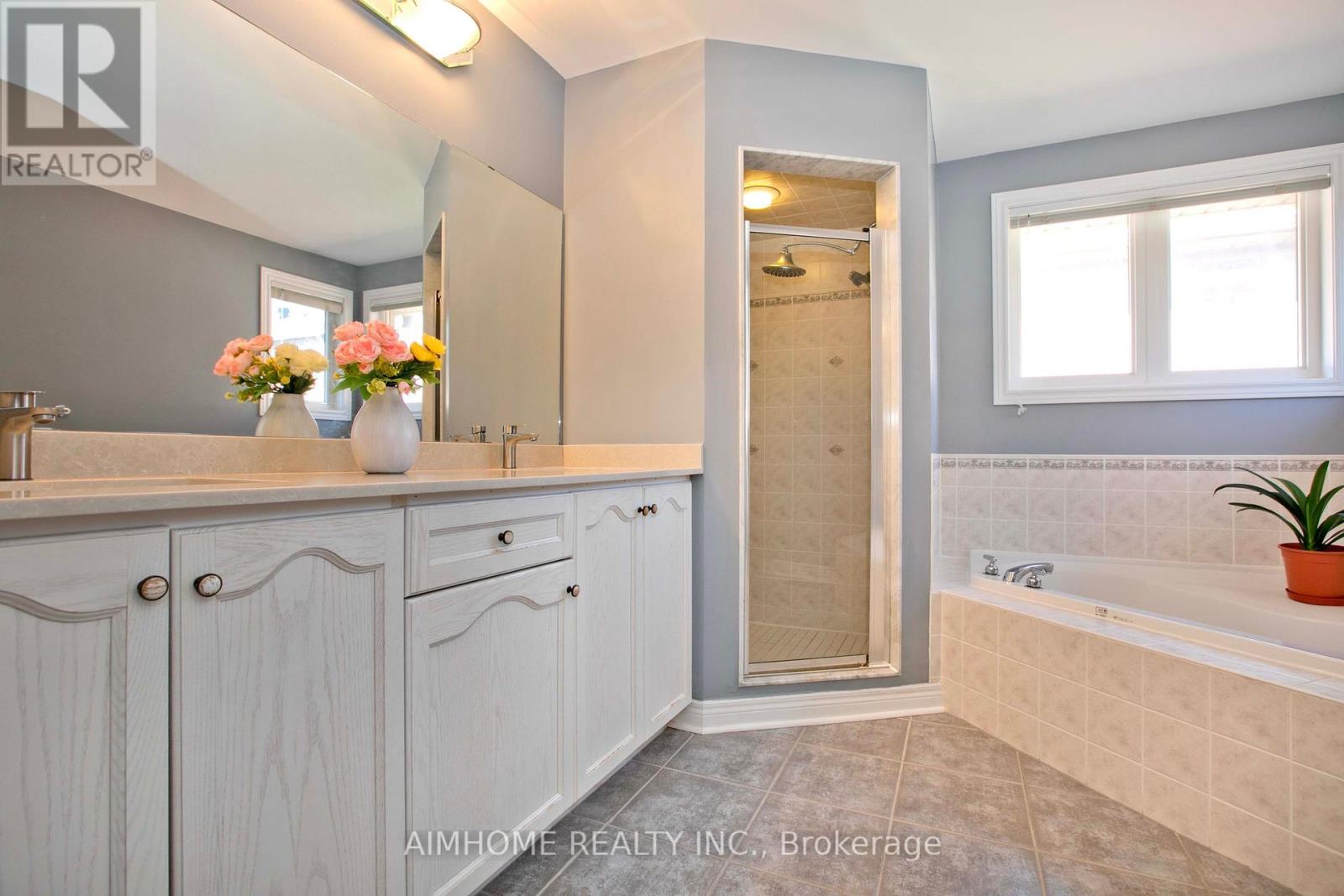 99 Colesbrook Road, Richmond Hill, Ontario  L4S 2G3 - Photo 24 - N12372994