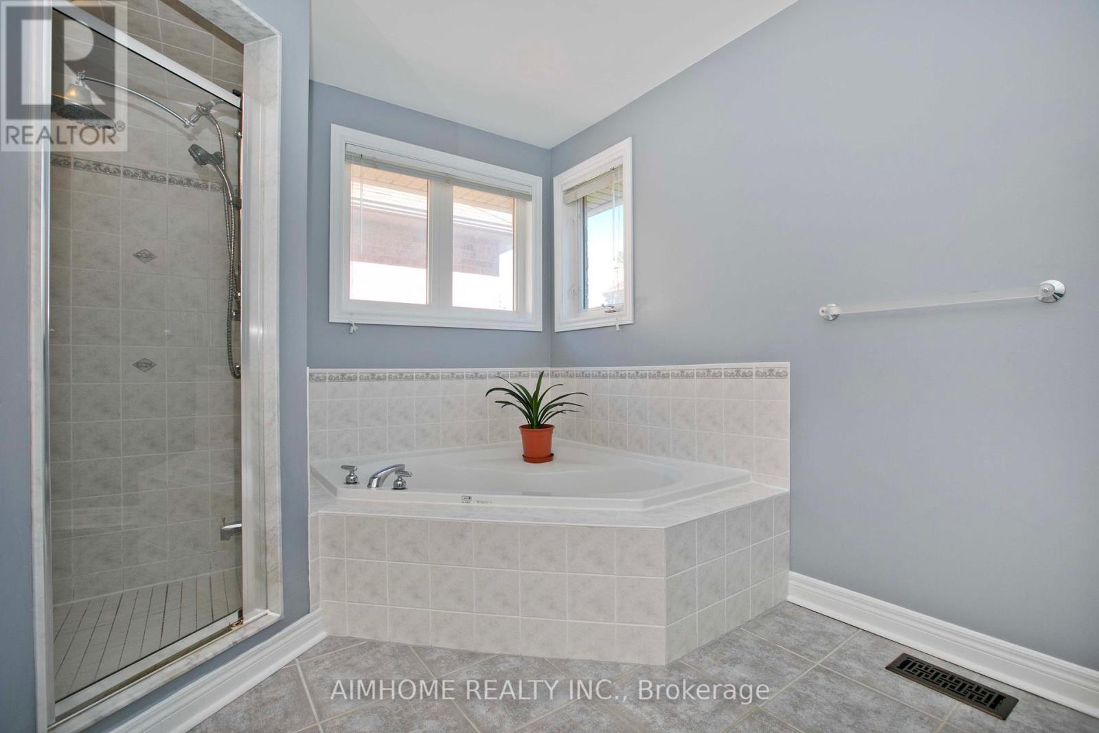 99 Colesbrook Road, Richmond Hill, Ontario  L4S 2G3 - Photo 25 - N12372994