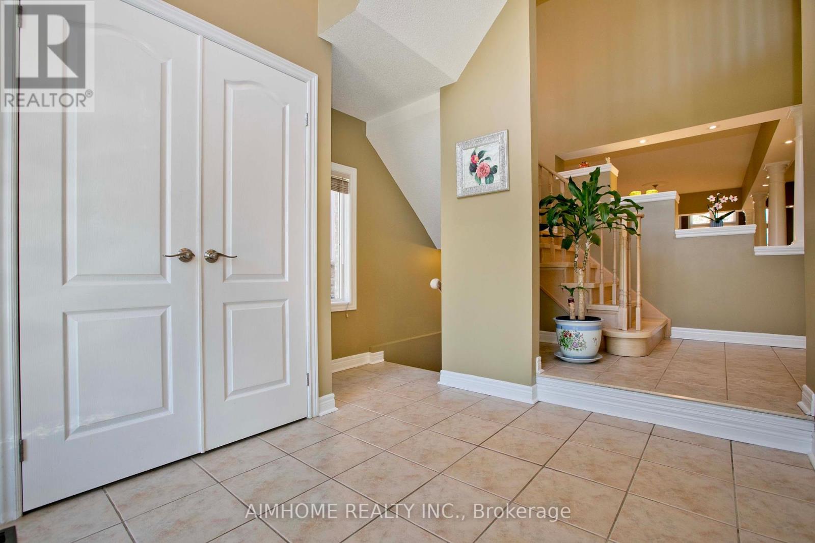 99 Colesbrook Road, Richmond Hill, Ontario  L4S 2G3 - Photo 3 - N12372994