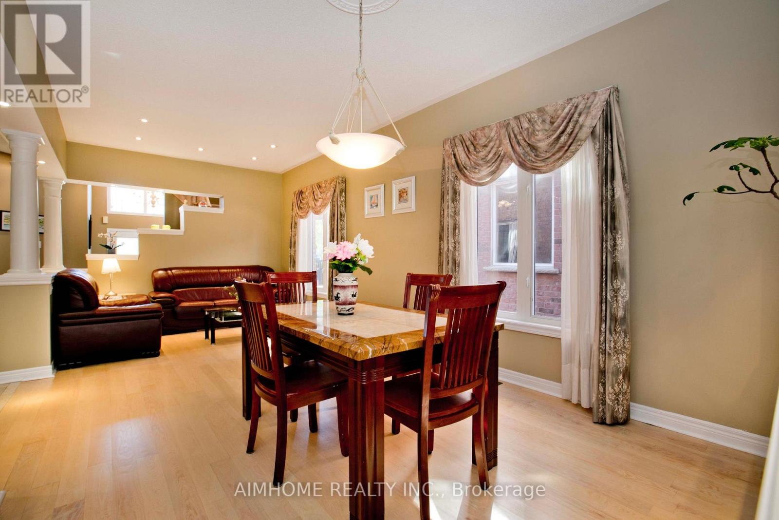 99 Colesbrook Road, Richmond Hill, Ontario  L4S 2G3 - Photo 8 - N12372994
