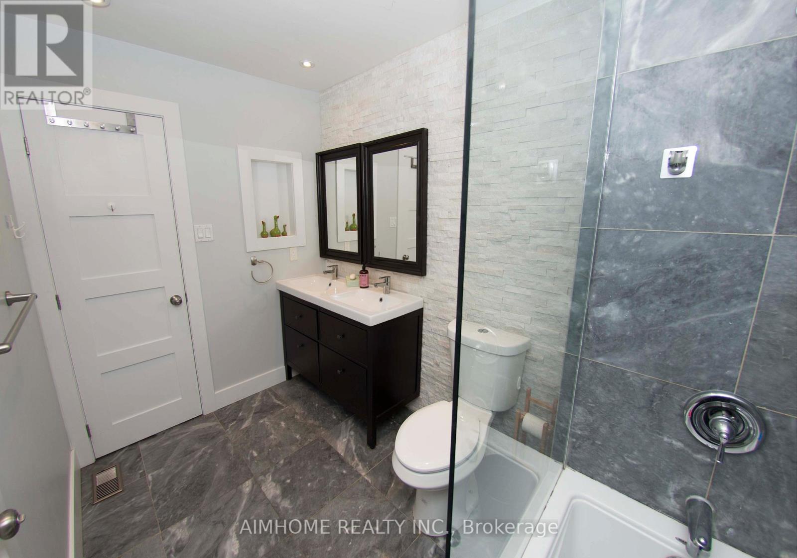 54 - 1224 Kirstie Court, Oakville, Ontario  L6H 5C5 - Photo 20 - W12373003