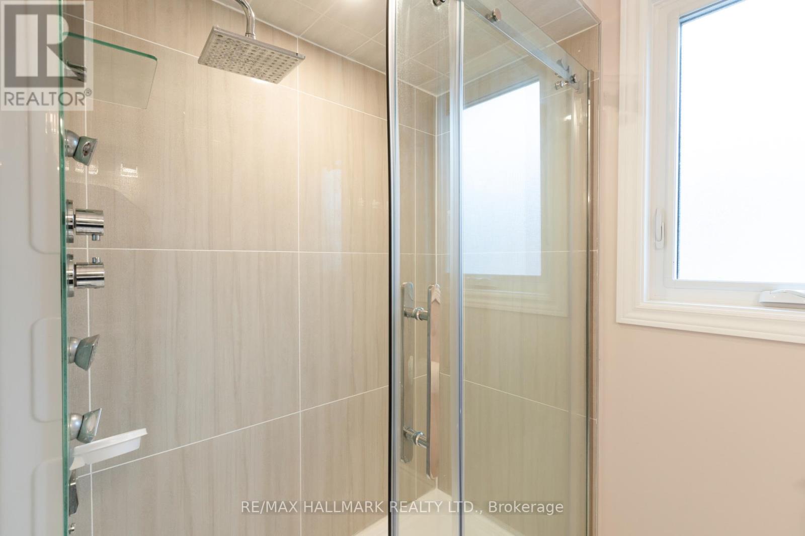 1309 Sweetbirch Court, Mississauga, Ontario  L5C 3R4 - Photo 24 - W12373006