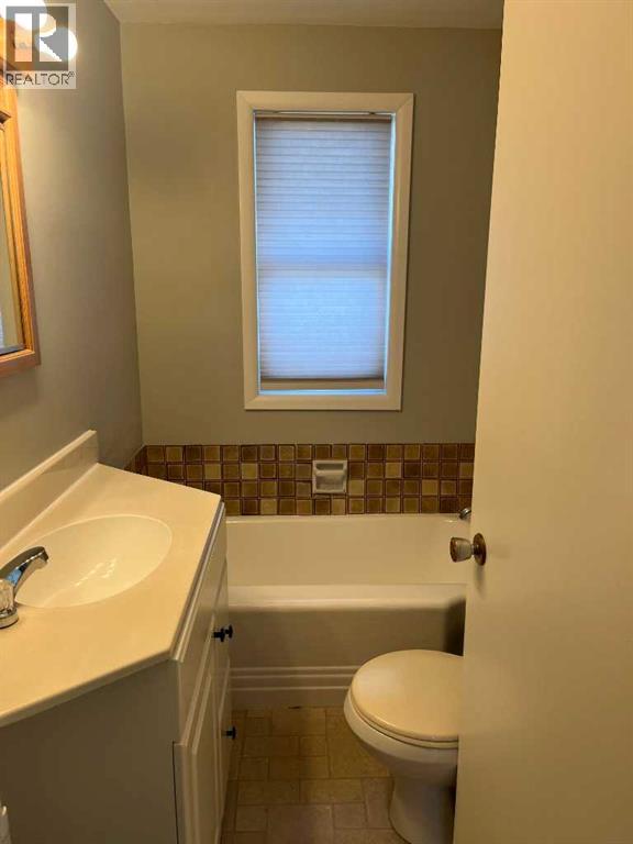 324 2  W, Bow Island, Alberta  T0K 0G0 - Photo 12 - A2212052