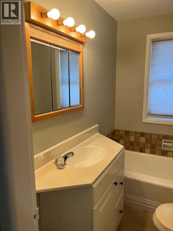 324 2  W, Bow Island, Alberta  T0K 0G0 - Photo 15 - A2212052