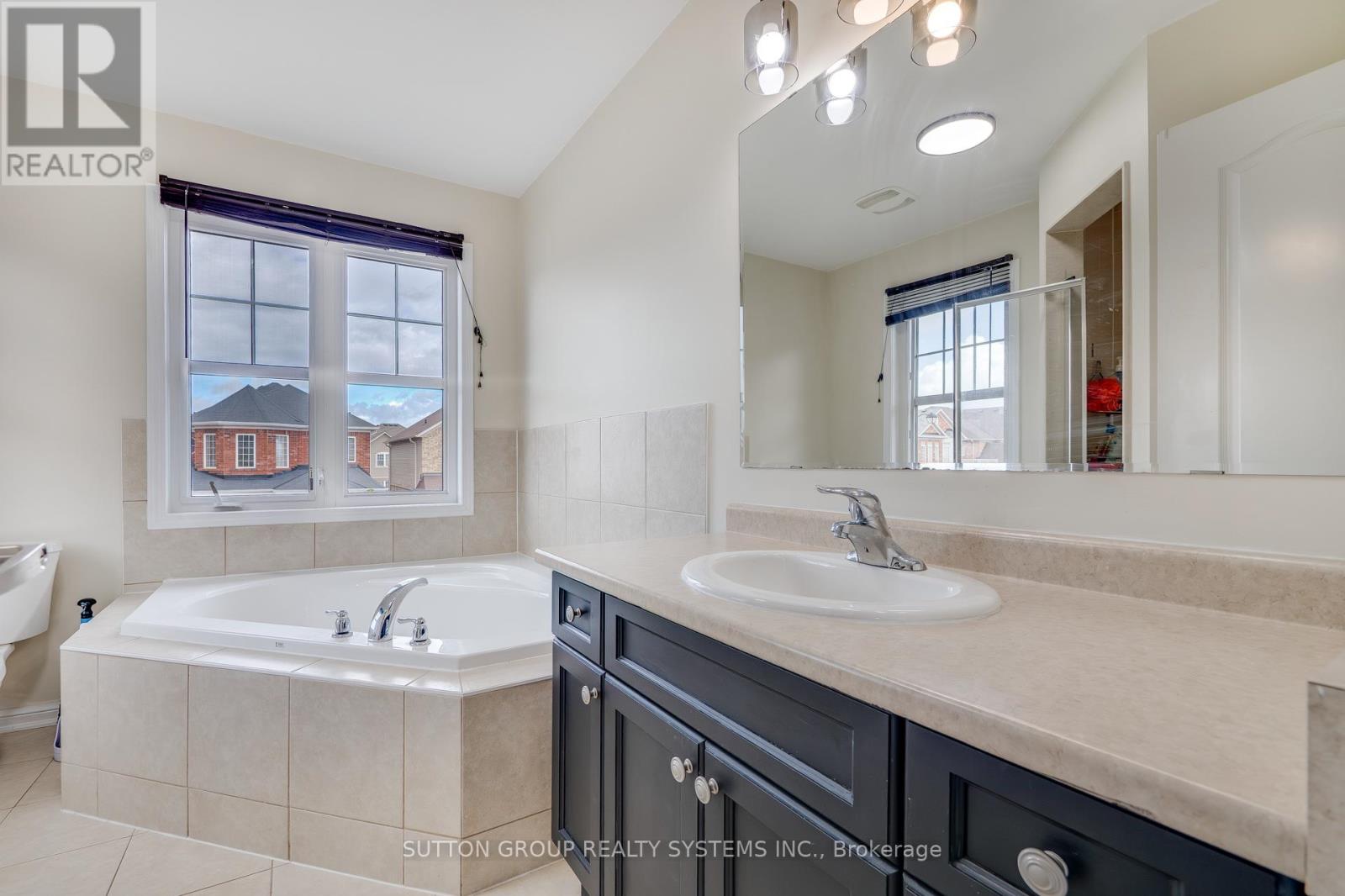 1030 Savoline Boulevard, Milton, Ontario  L9T 8P3 - Photo 33 - W12373013