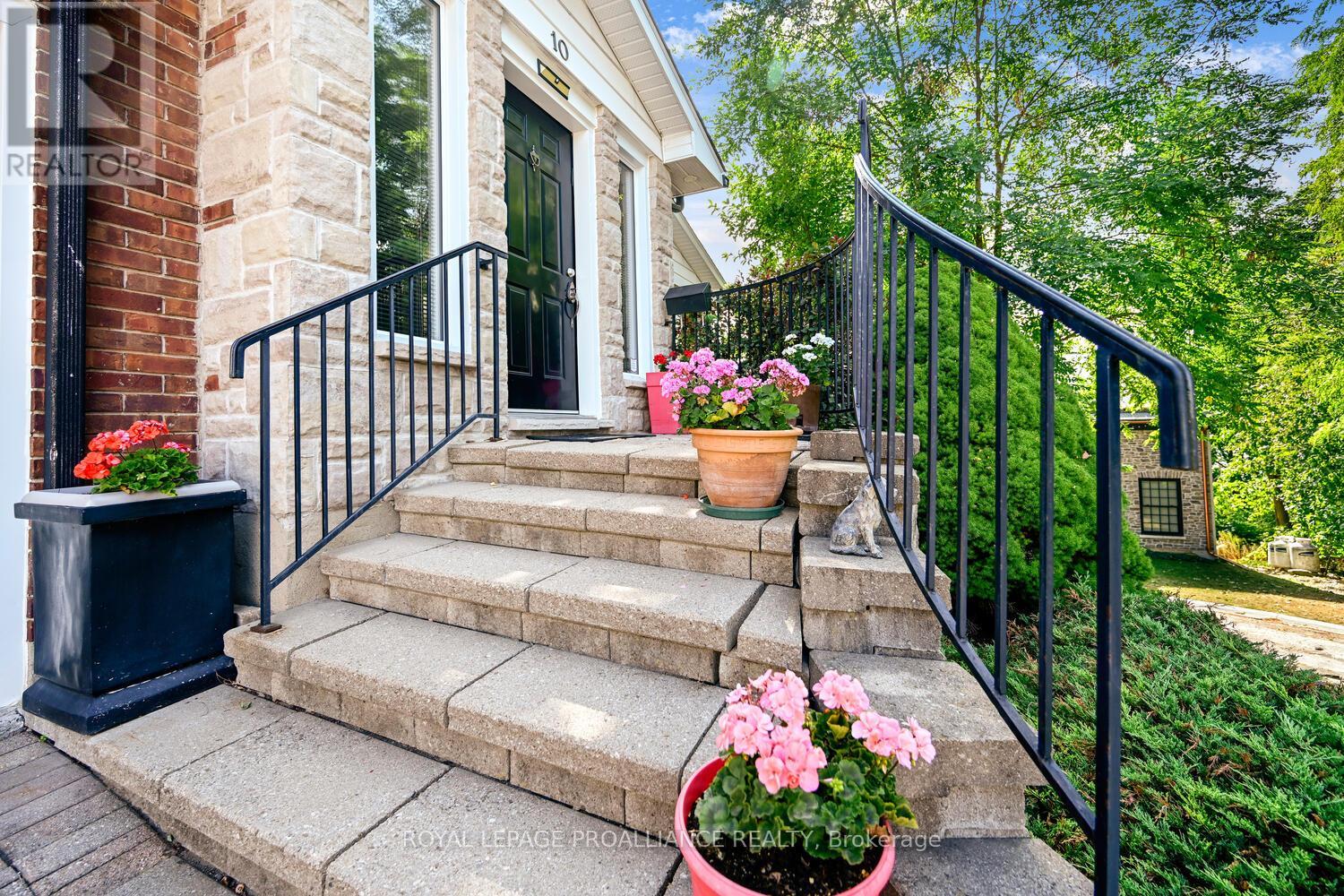 10 Cliffside Crescent, Brockville, Ontario  K6V 3A1 - Photo 3 - X12373021