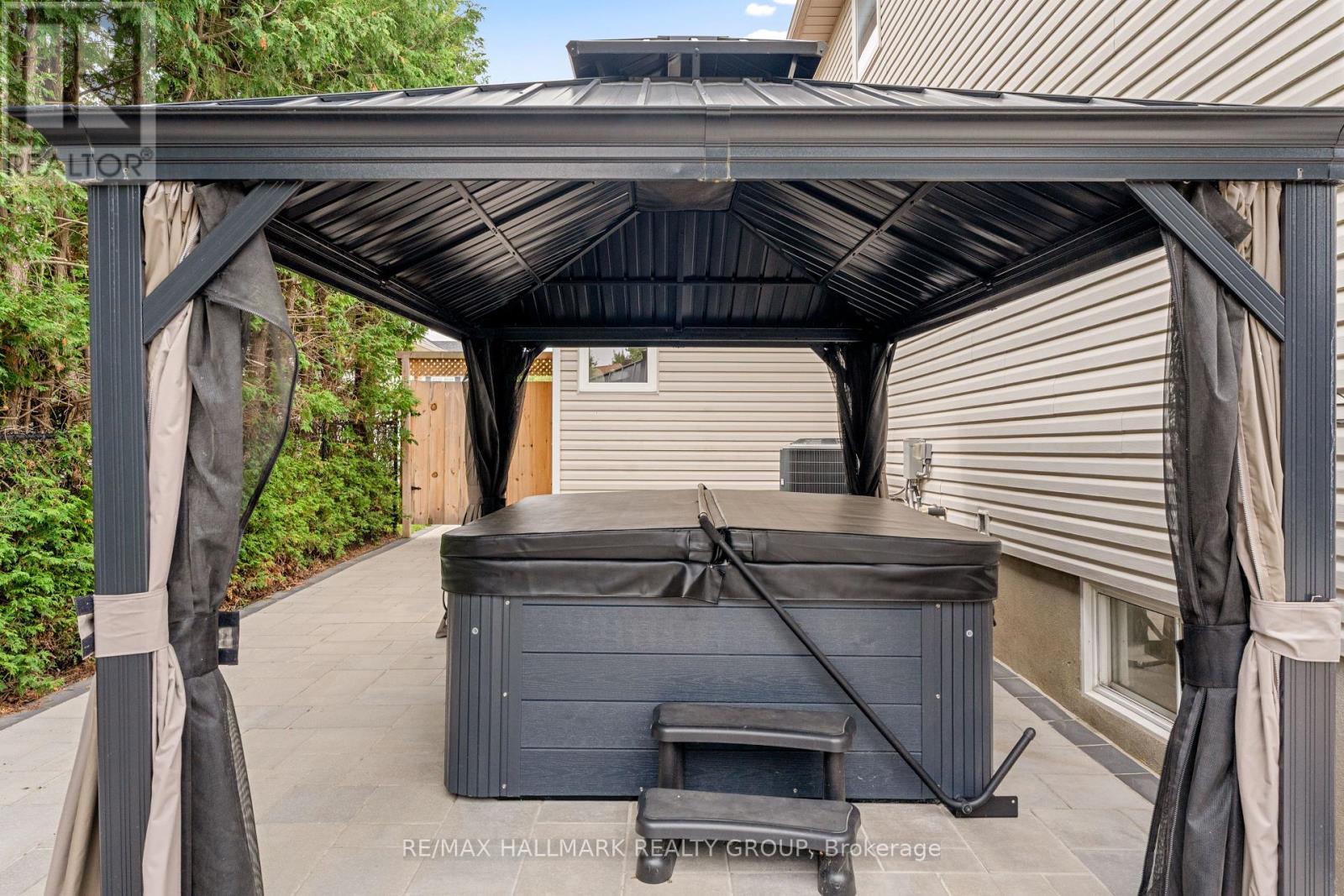 41 Smoketree Crescent E, Ottawa, Ontario  K2S 2B8 - Photo 40 - X12356833