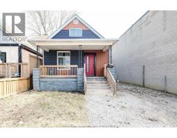 588 Caron AVENUE