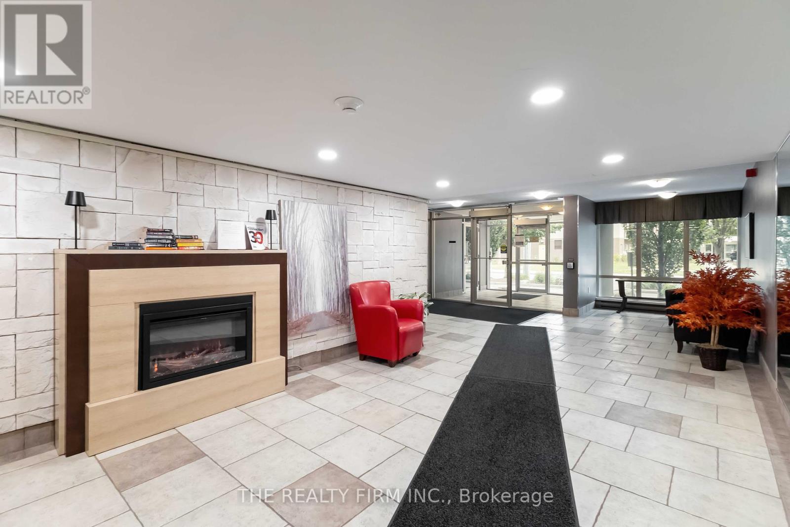 1405 - 155 Kent Street, London East, Ontario  N6A 5N7 - Photo 4 - X12373030
