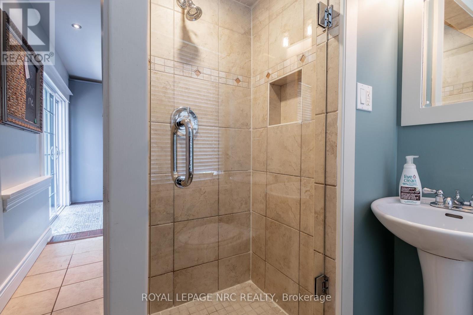 172 Niagara Street, Welland, Ontario  L3C 1J5 - Photo 22 - X12373037