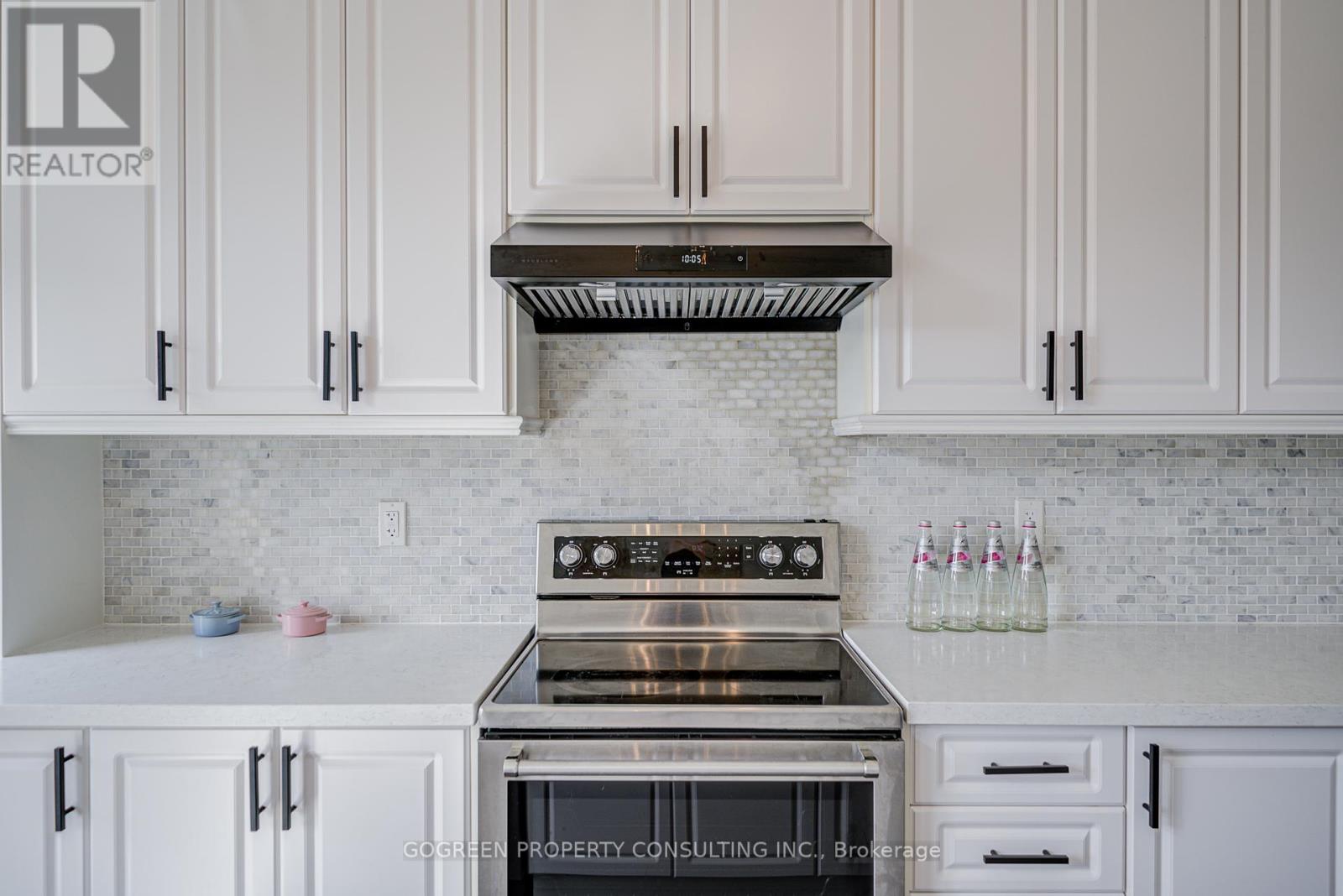 242 Thomas Cook Avenue, Vaughan (Patterson), Ontario  L6A 4Z9 - Photo 13 - N12373043