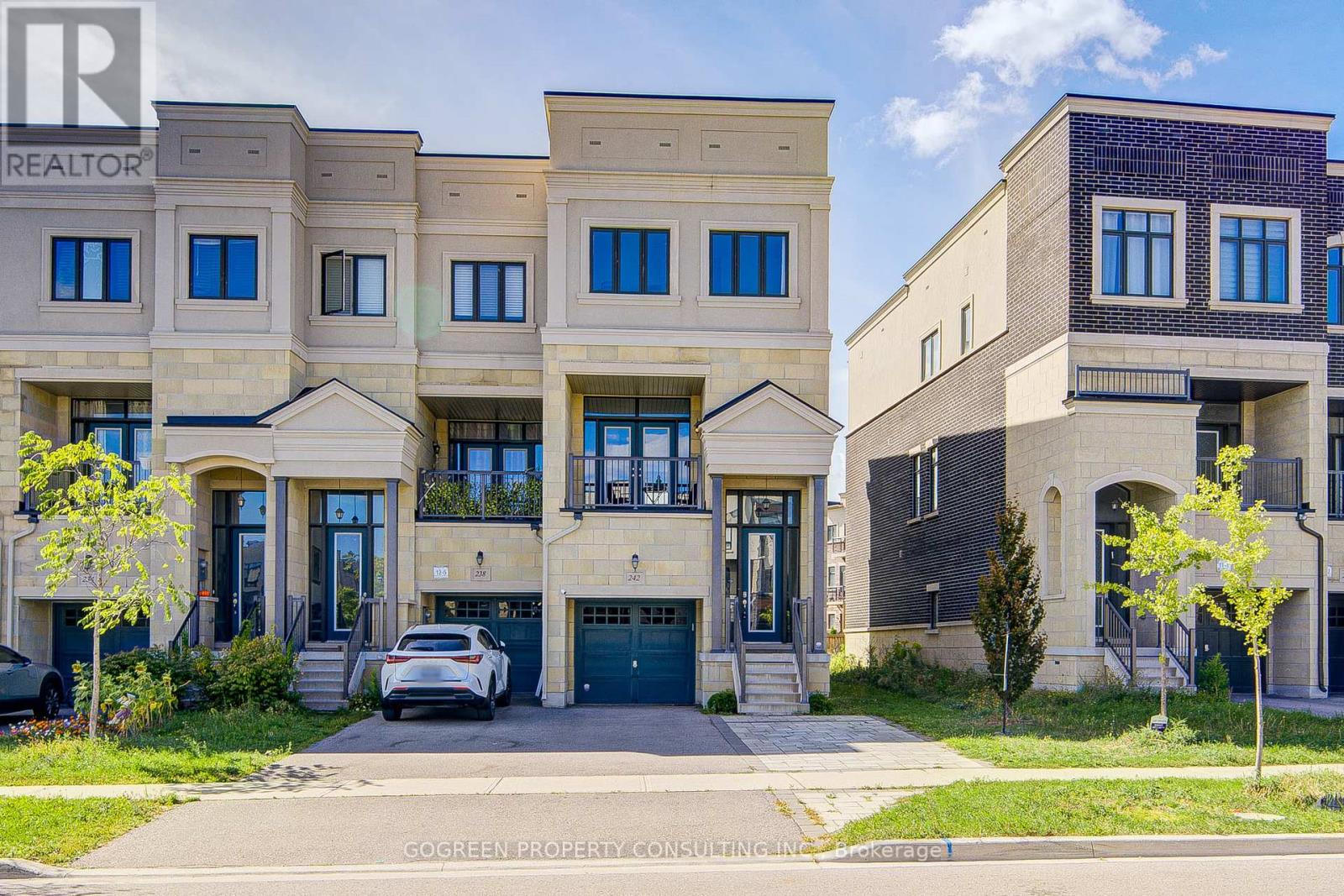 242 Thomas Cook Avenue, Vaughan (Patterson), Ontario  L6A 4Z9 - Photo 2 - N12373043