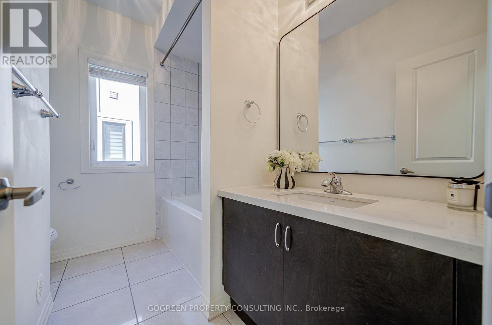 242 Thomas Cook Avenue, Vaughan (Patterson), Ontario  L6A 4Z9 - Photo 30 - N12373043