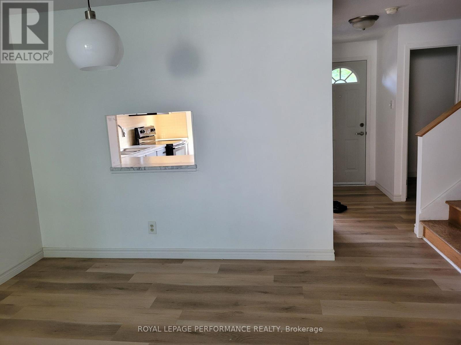 903j Elmsmere Road, Ottawa, Ontario  K1J 8G4 - Photo 14 - X12373086