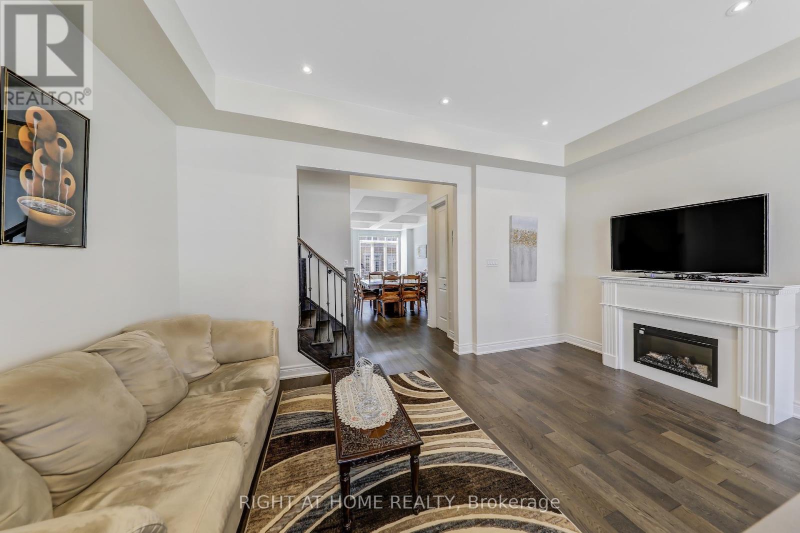 16 Lasalle Lane, Richmond Hill, Ontario  L4C 7V6 - Photo 14 - N12373080