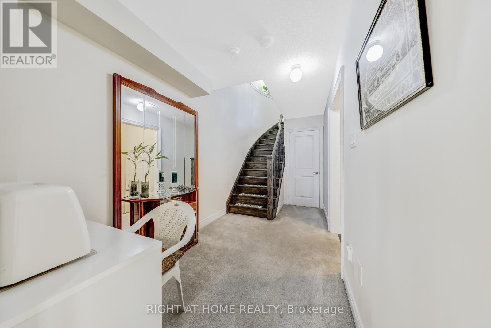 16 Lasalle Lane, Richmond Hill, Ontario  L4C 7V6 - Photo 22 - N12373080