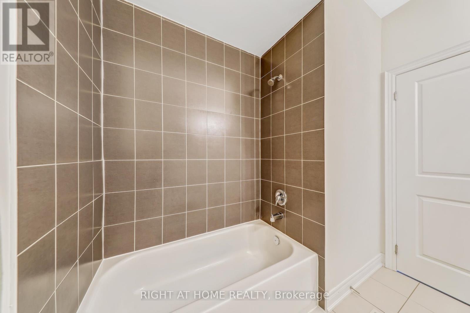 16 Lasalle Lane, Richmond Hill, Ontario  L4C 7V6 - Photo 45 - N12373080