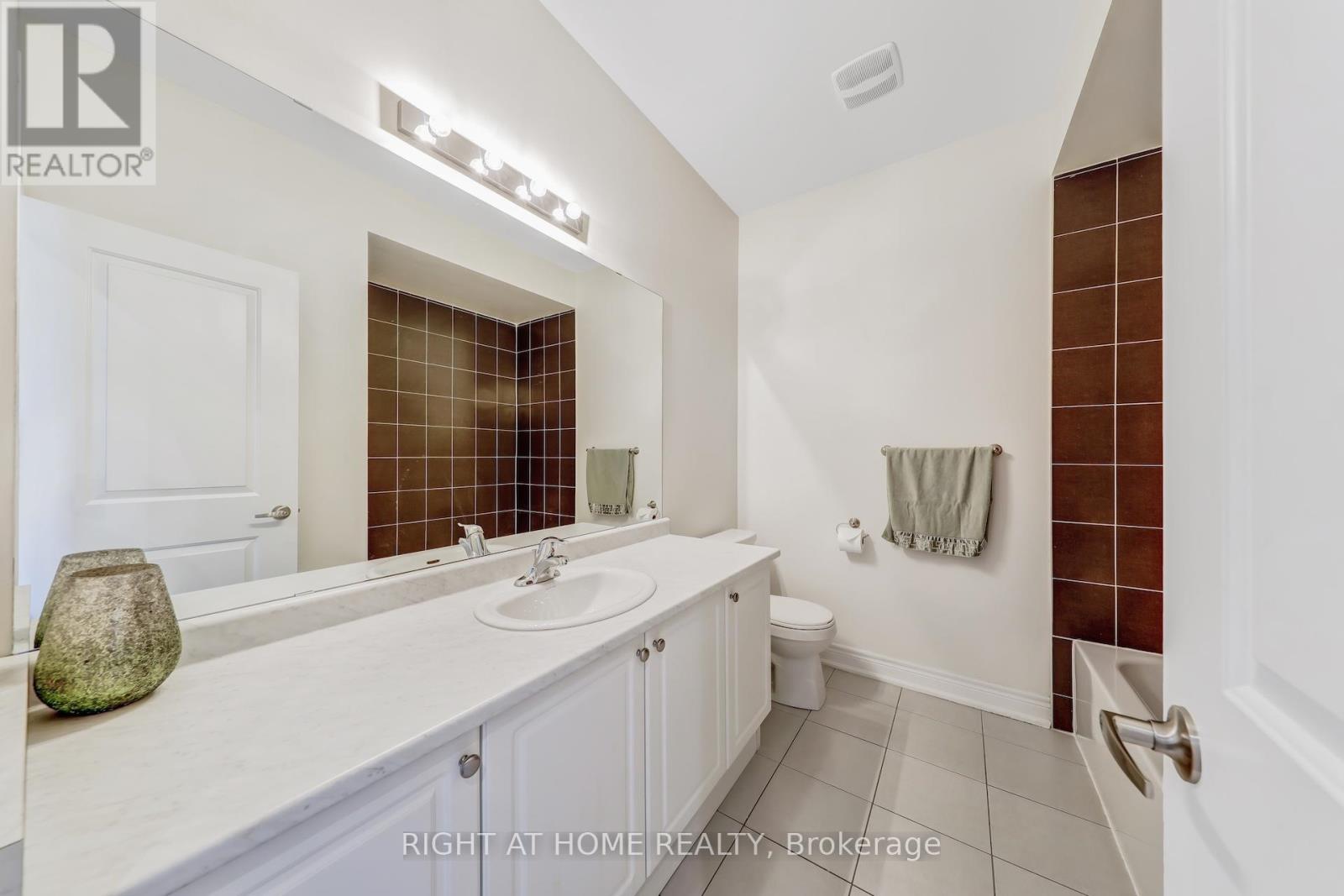 16 Lasalle Lane, Richmond Hill, Ontario  L4C 7V6 - Photo 46 - N12373080