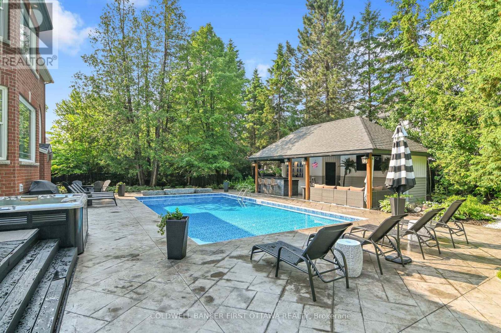 18 Cypress Gardens, Ottawa, Ontario  K2S 1W6 - Photo 34 - X12373157