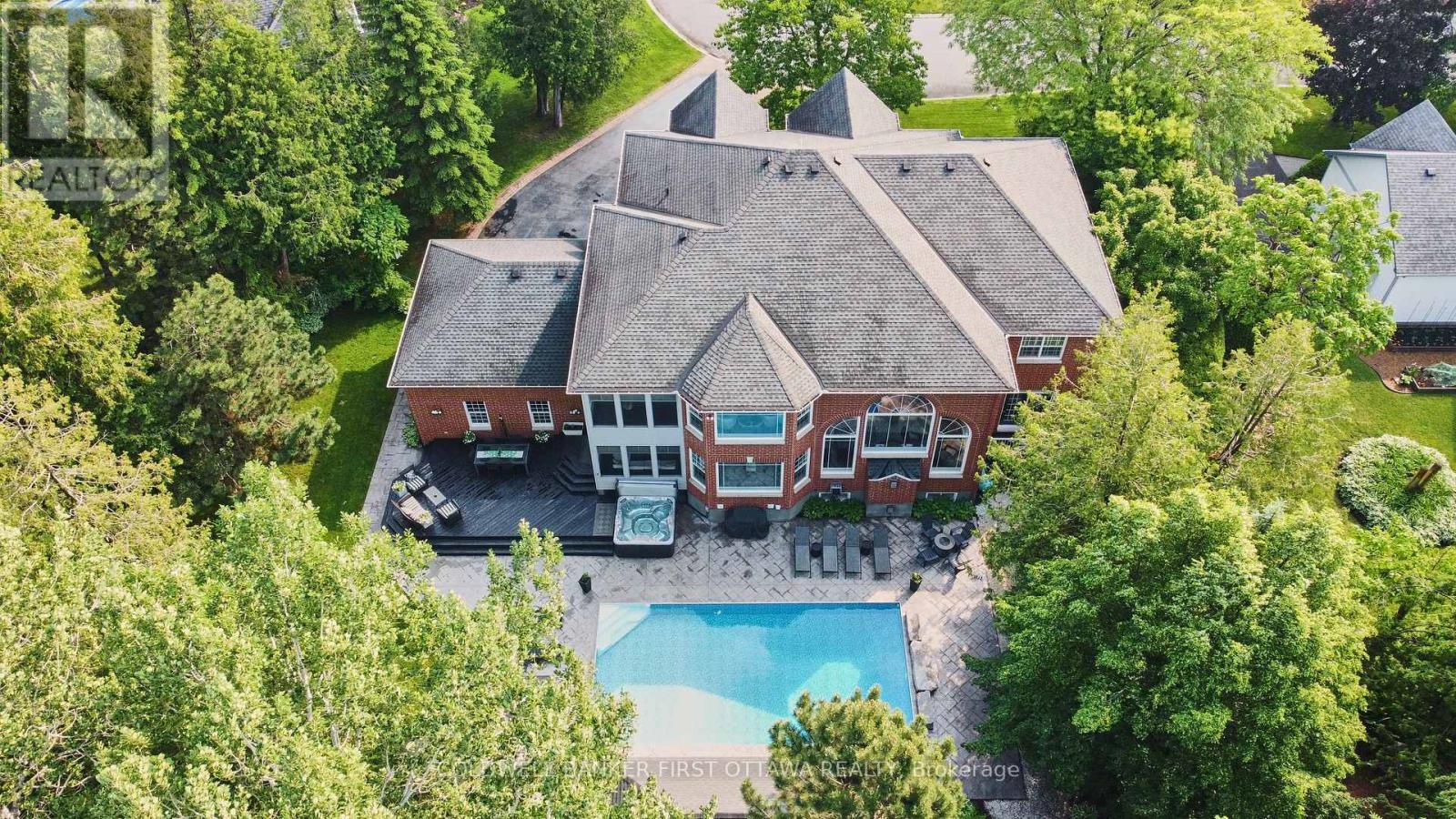 18 Cypress Gardens, Ottawa, Ontario  K2S 1W6 - Photo 50 - X12373157