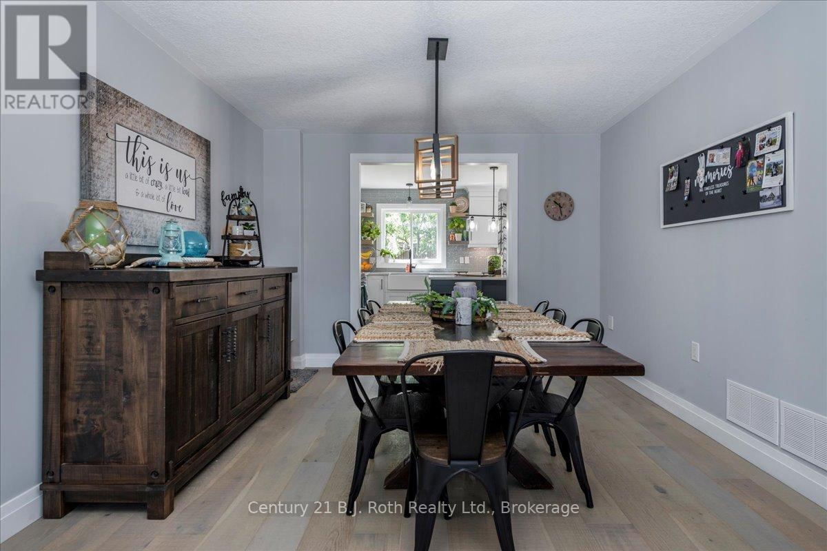 4 Sheppard Drive, Tay, Ontario  L0K 2A0 - Photo 16 - S12373168
