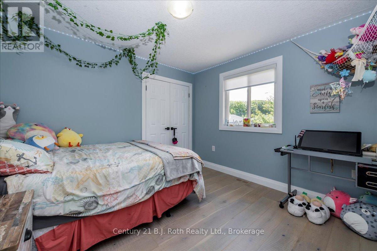4 Sheppard Drive, Tay, Ontario  L0K 2A0 - Photo 29 - S12373168