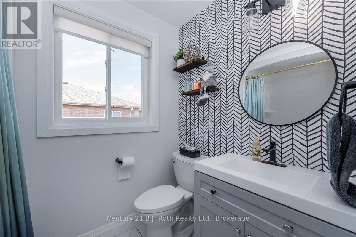 4 Sheppard Drive, Tay, Ontario  L0K 2A0 - Photo 31 - S12373168