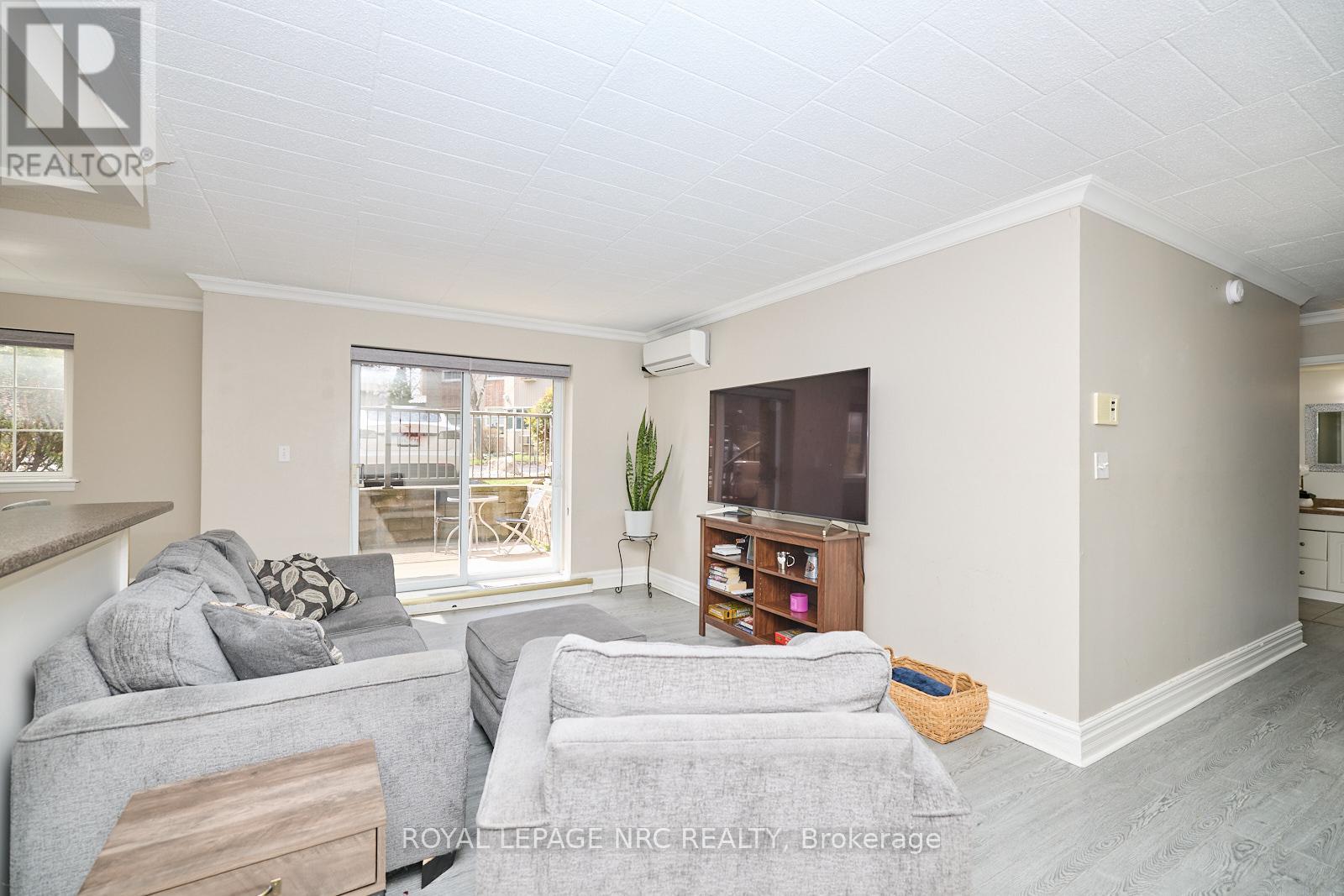 109 - 20 John Street, Grimsby, Ontario  L3M 1X5 - Photo 3 - X12373150