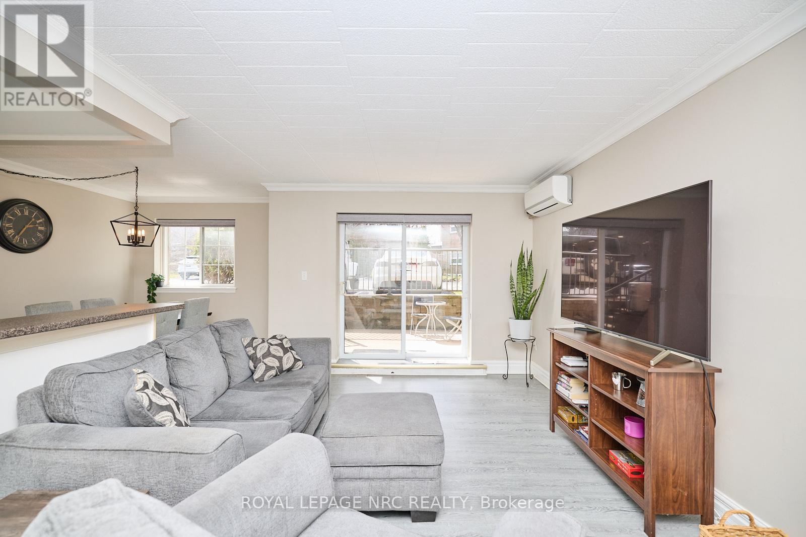 109 - 20 John Street, Grimsby, Ontario  L3M 1X5 - Photo 4 - X12373150