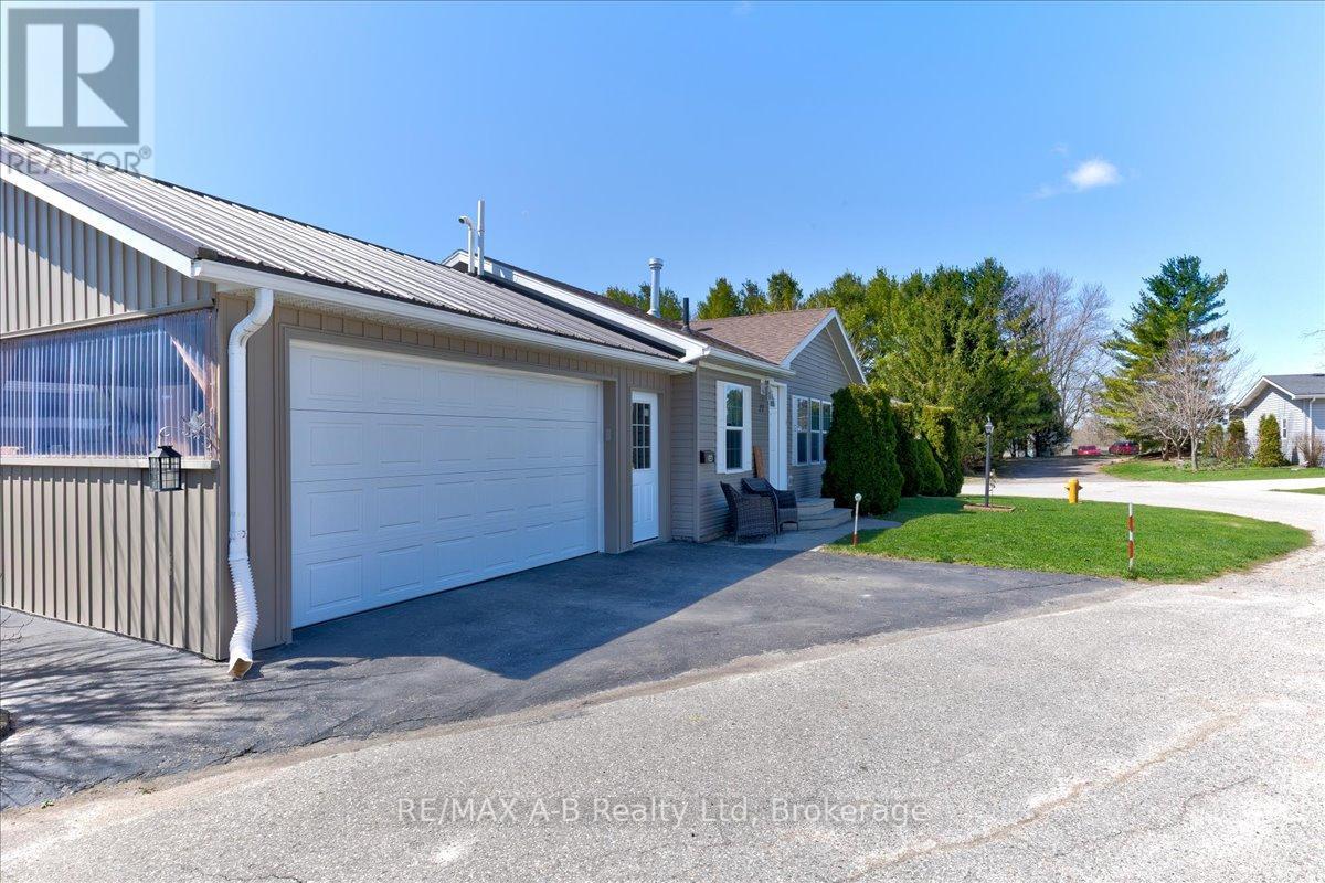 27 - 25 Thames Road, St. Marys, Ontario  N4X 1C4 - Photo 4 - X12373156