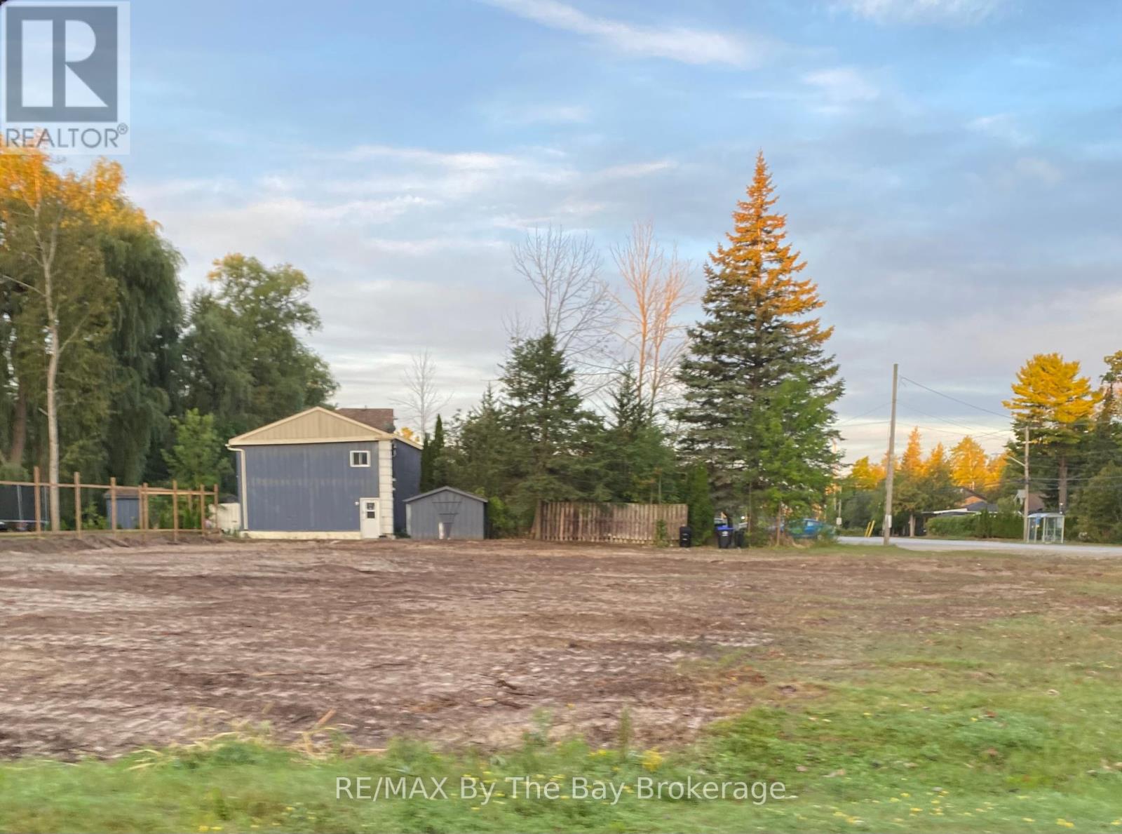 3057 Mosley Street, Wasaga Beach, Ontario  L9Z 1W7 - Photo 4 - S12245105