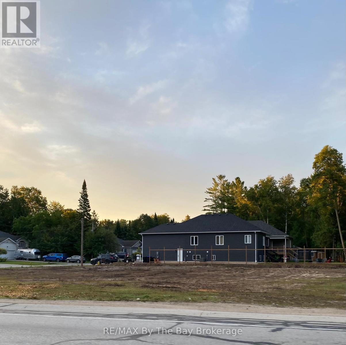 3057 Mosley Street, Wasaga Beach, Ontario  L9Z 1W7 - Photo 7 - S12245105