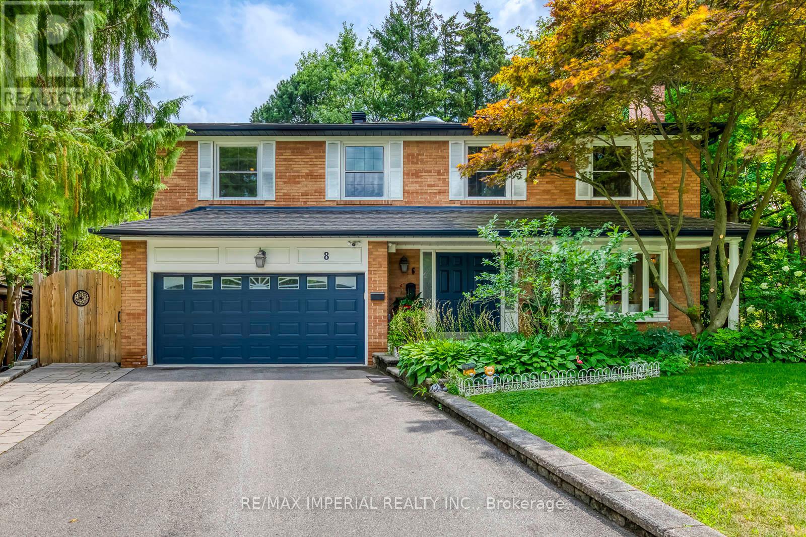 8 Medalist Road, Toronto, Ontario  M2P 1Y3 - Photo 5 - C12373103