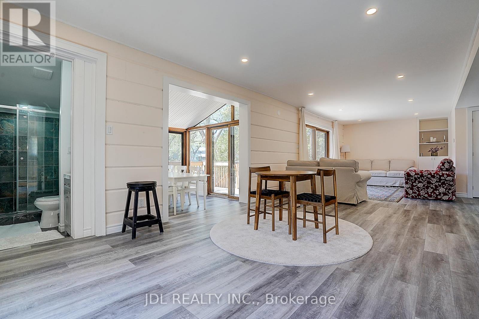 646 Oxbow Park Drive, Wasaga Beach, Ontario  L9Z 2V2 - Photo 13 - S12373117