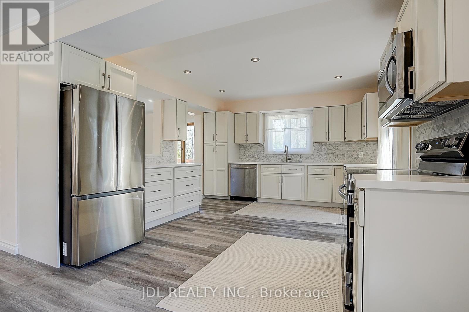 646 Oxbow Park Drive, Wasaga Beach, Ontario  L9Z 2V2 - Photo 15 - S12373117