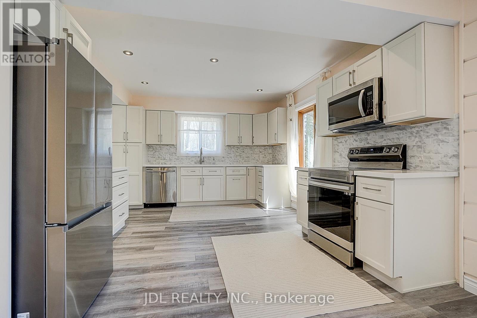 646 Oxbow Park Drive, Wasaga Beach, Ontario  L9Z 2V2 - Photo 16 - S12373117