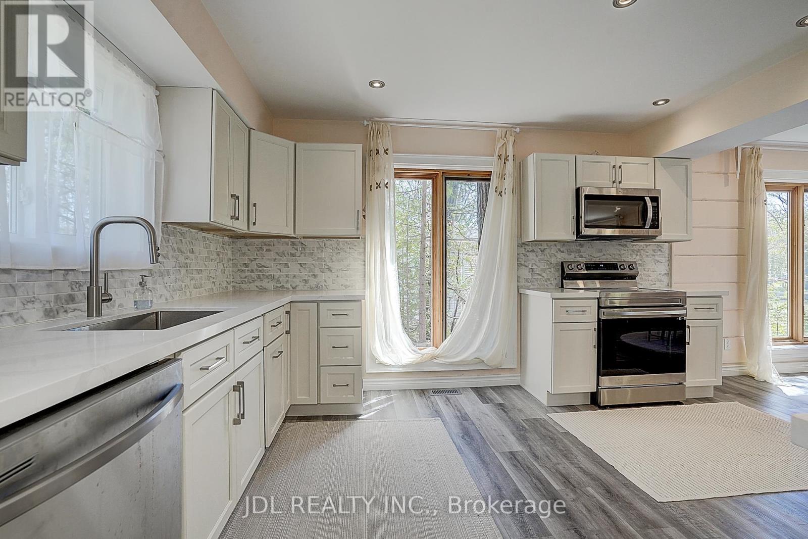 646 Oxbow Park Drive, Wasaga Beach, Ontario  L9Z 2V2 - Photo 18 - S12373117
