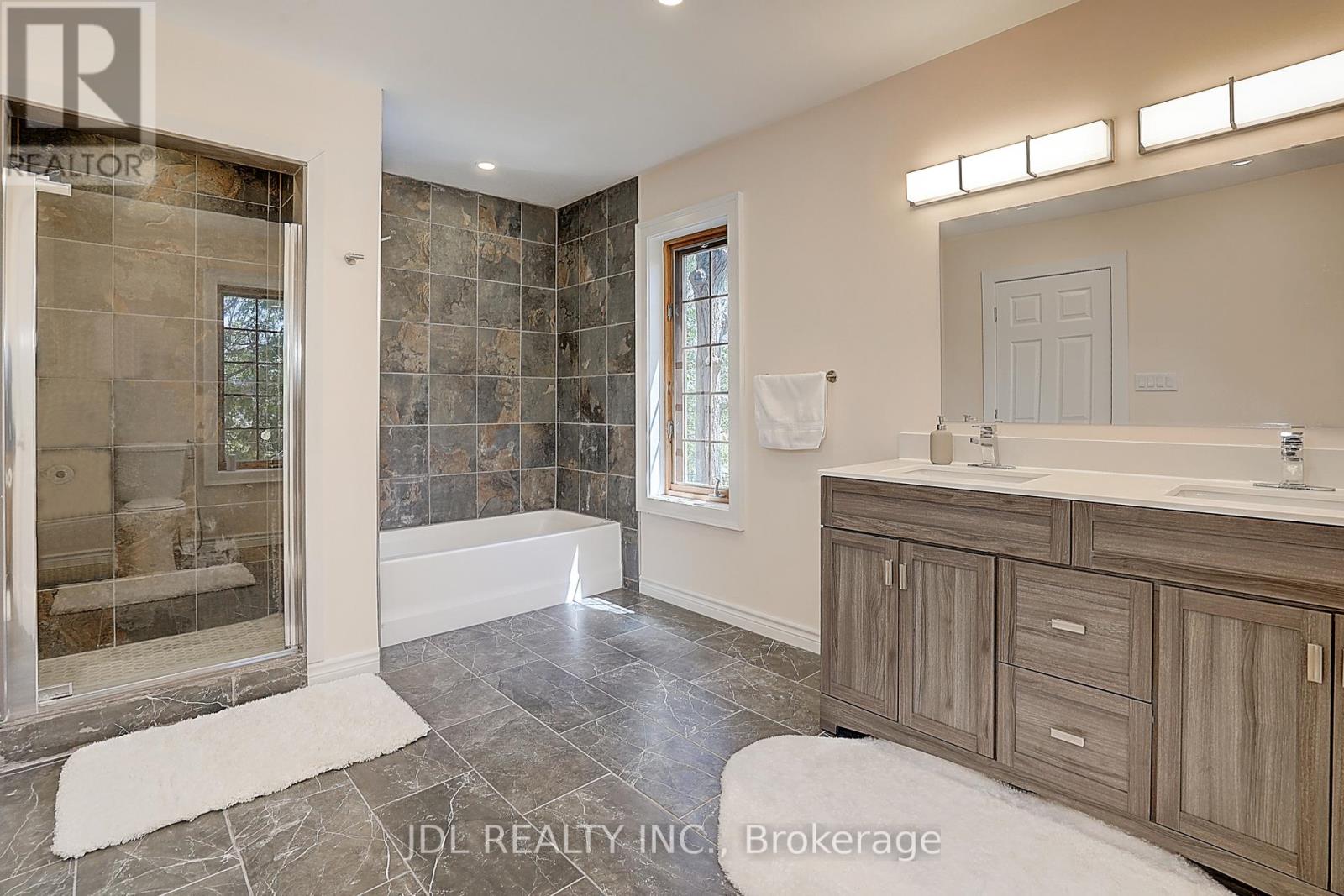 646 Oxbow Park Drive, Wasaga Beach, Ontario  L9Z 2V2 - Photo 31 - S12373117