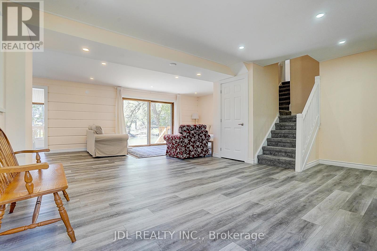 646 Oxbow Park Drive, Wasaga Beach, Ontario  L9Z 2V2 - Photo 7 - S12373117