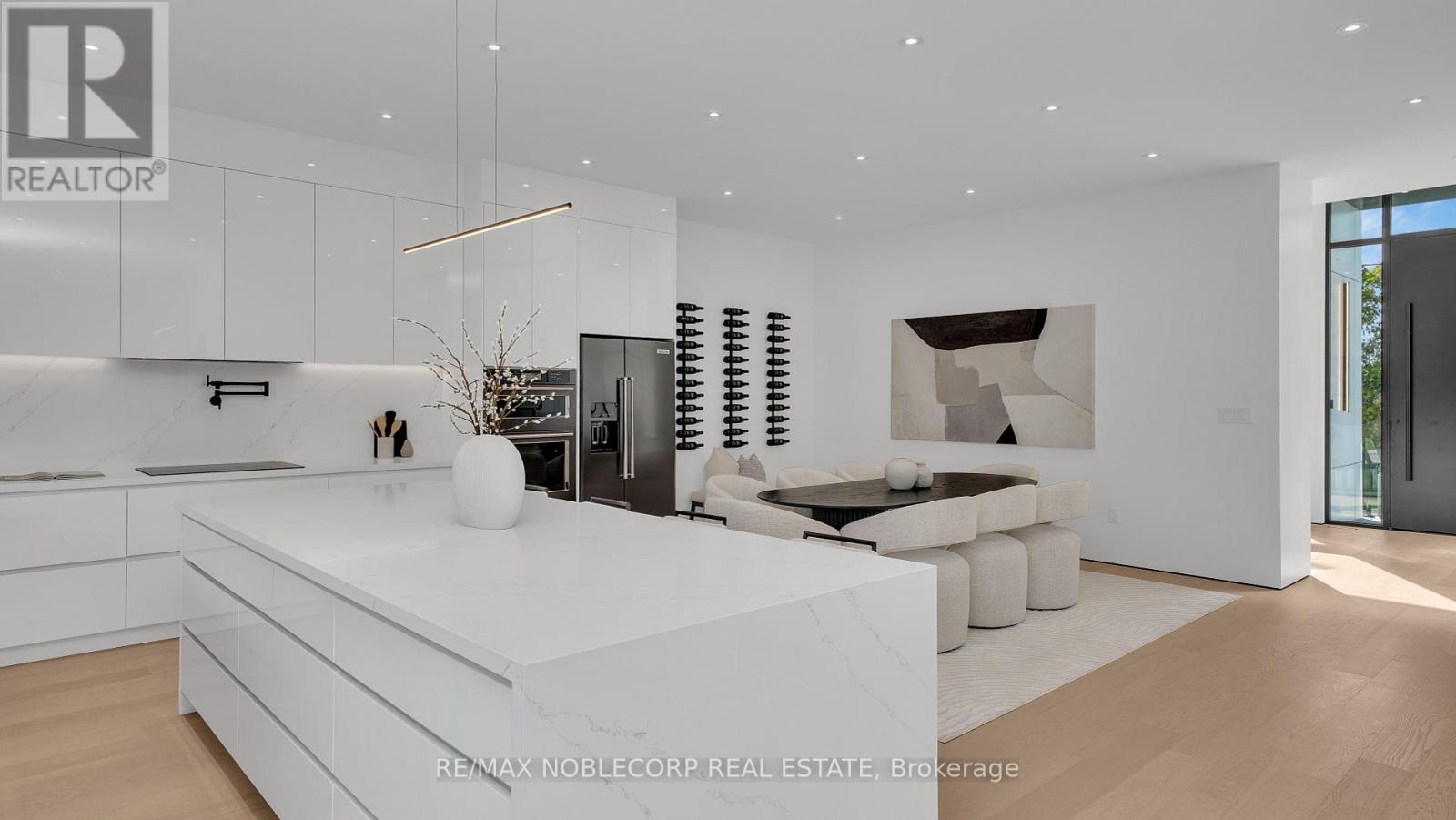 16 Deevale Road, Toronto, Ontario  M3M 1Z3 - Photo 10 - W12373096