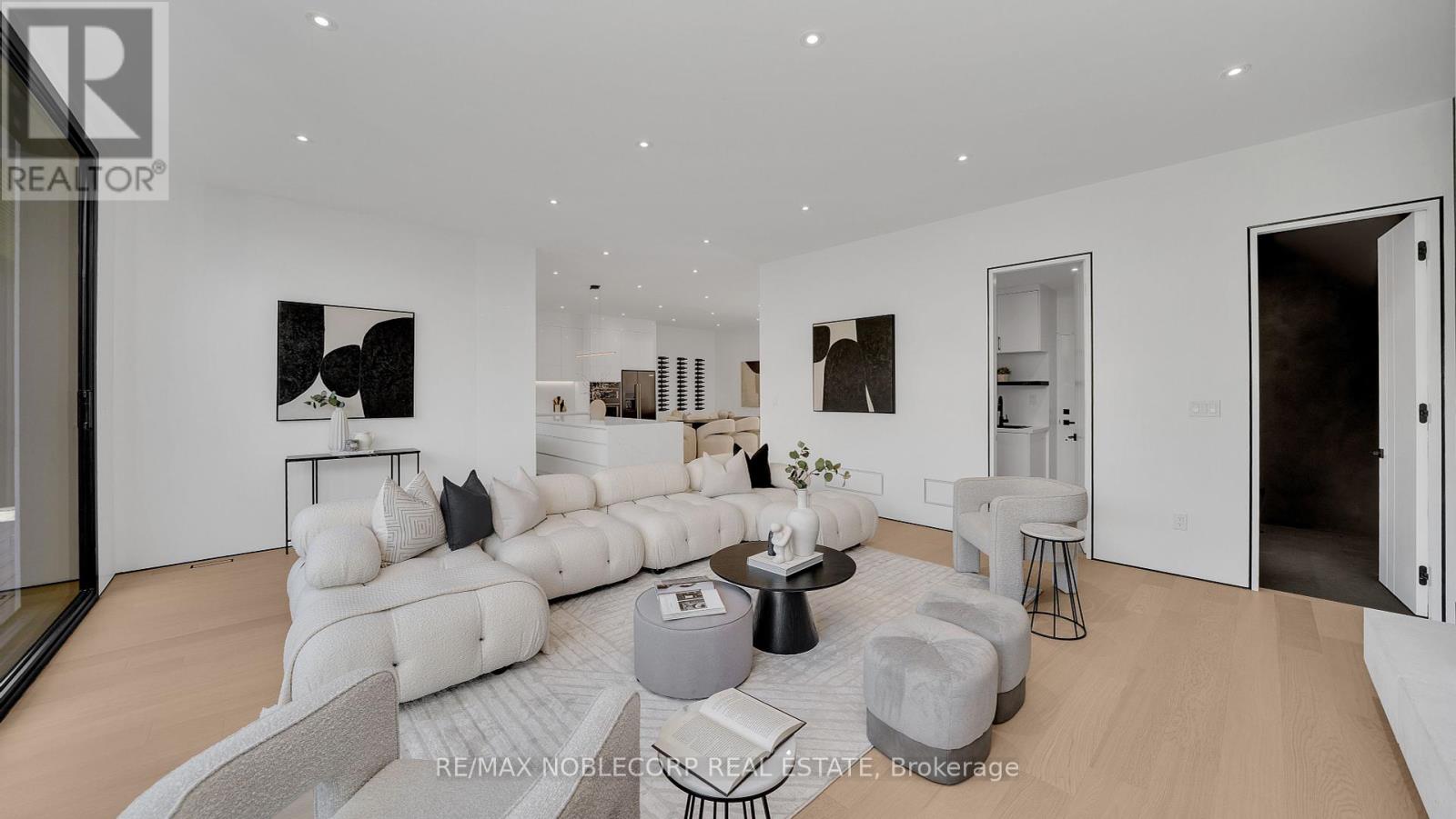 16 Deevale Road, Toronto, Ontario  M3M 1Z3 - Photo 13 - W12373096