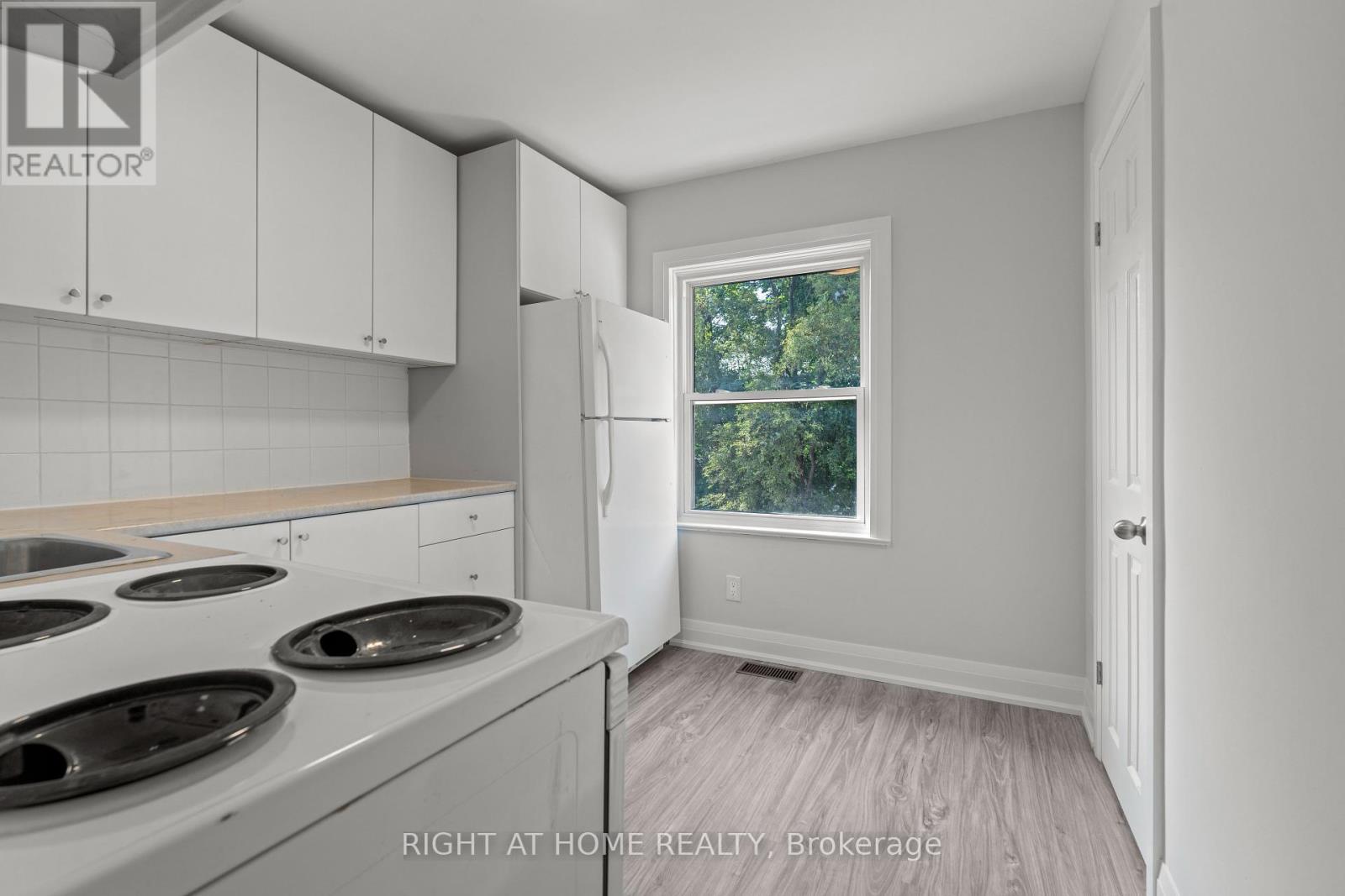 154 Edinborough Court, Toronto, Ontario  M6N 2E8 - Photo 13 - W12373115