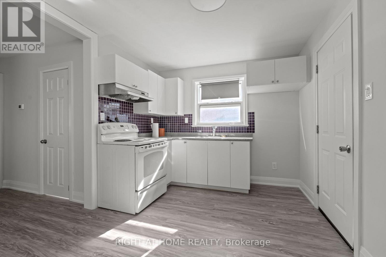154 Edinborough Court, Toronto, Ontario  M6N 2E8 - Photo 7 - W12373115
