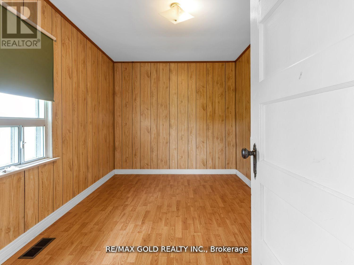 705 Kemp Road W, Grimsby, Ontario  L3M 4E7 - Photo 10 - X12373112