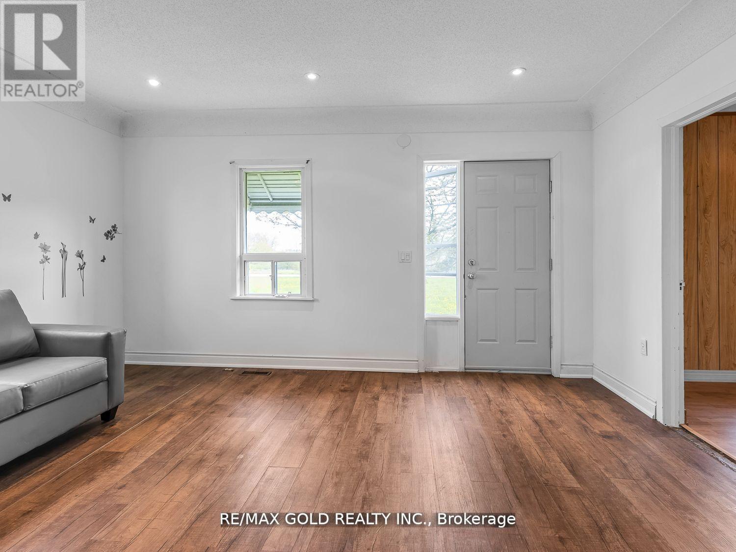 705 Kemp Road W, Grimsby, Ontario  L3M 4E7 - Photo 6 - X12373112