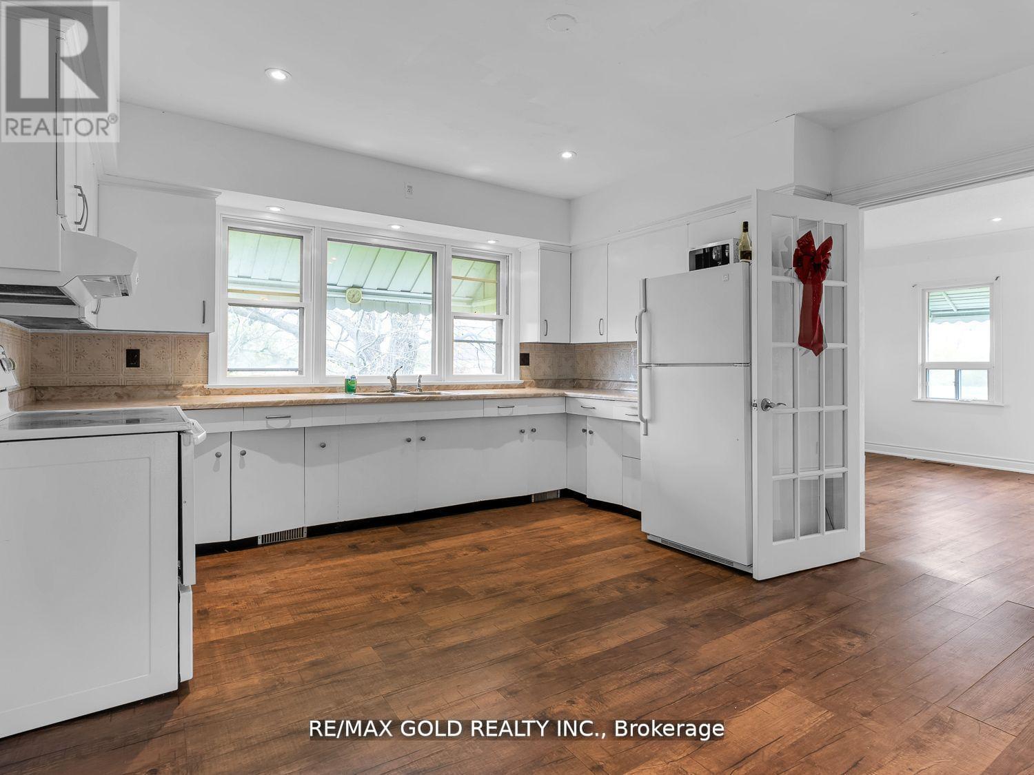 705 Kemp Road W, Grimsby, Ontario  L3M 4E7 - Photo 7 - X12373112
