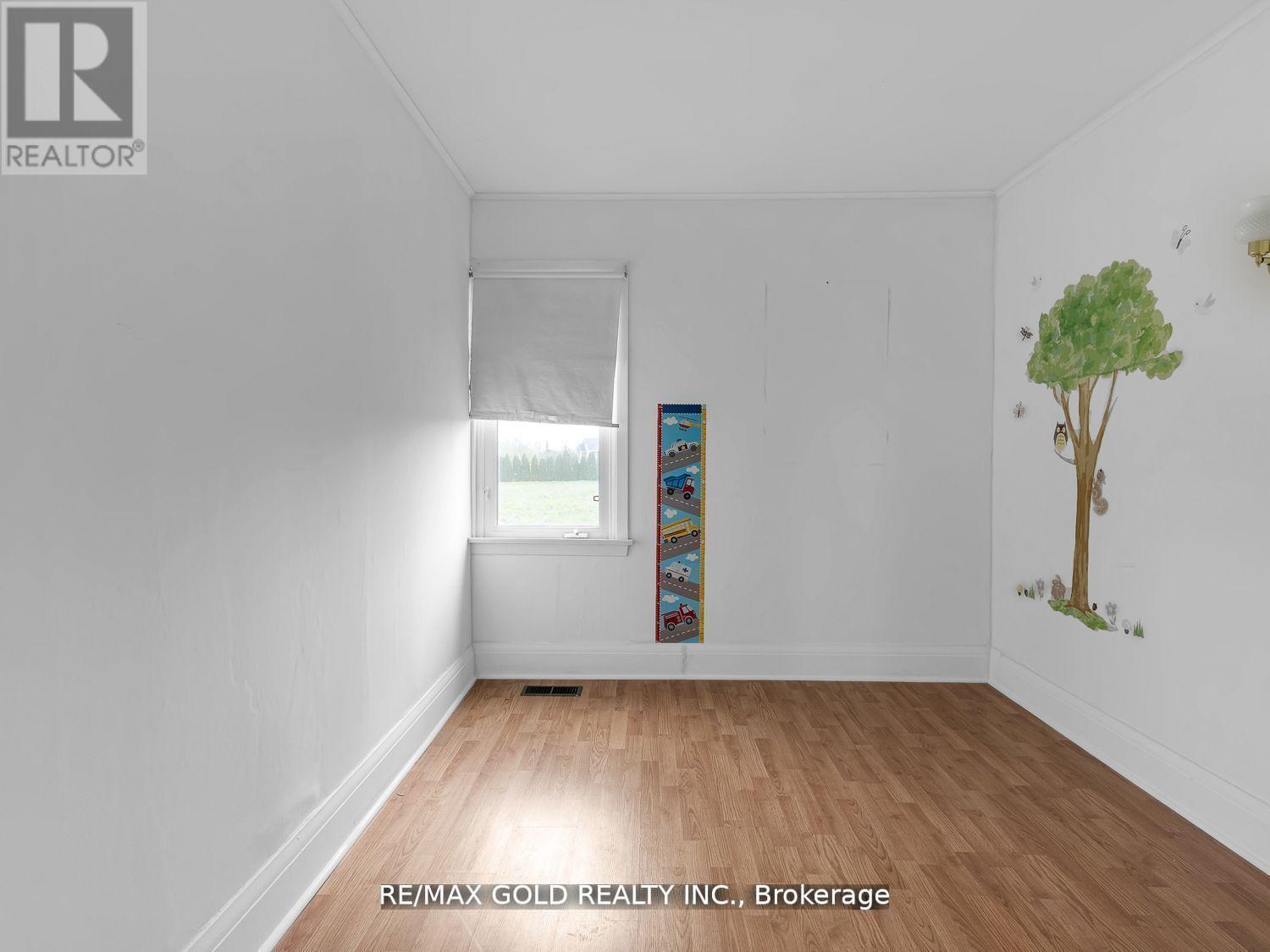 705 Kemp Road W, Grimsby, Ontario  L3M 4E7 - Photo 8 - X12373112